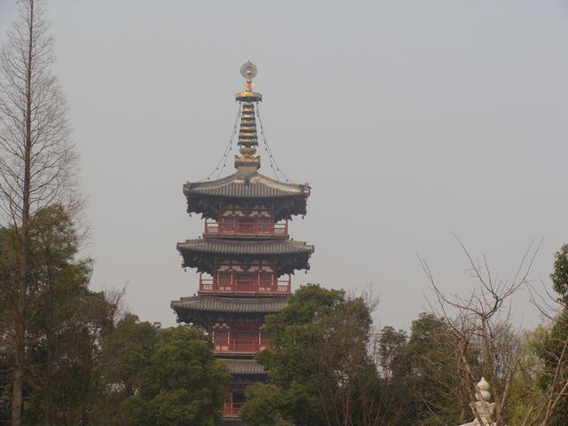 寒山寺内的宝塔